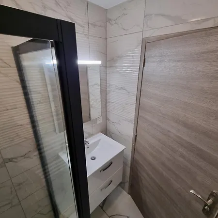 Le 21st Apartment *